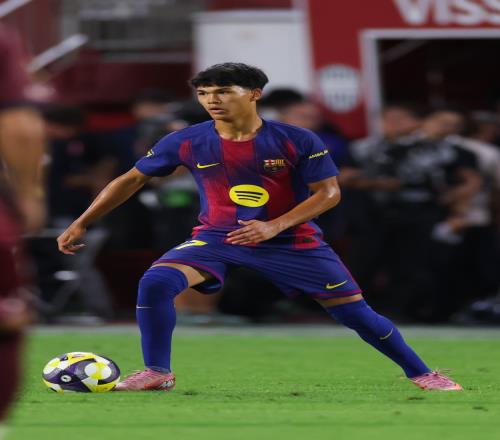 拉菲尼亚揭,与哈维职场,情谊深厚,欧博登录入口,欧博平台,欧博注册网址,欧博app,欧博官网,欧博网站,欧博网页版